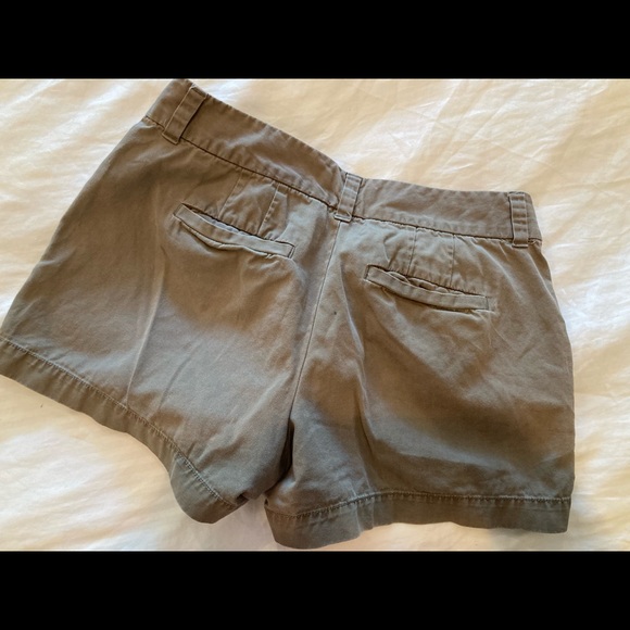 Bundle of 3 pairs of women’s size 4 shorts - Picture 5 of 9